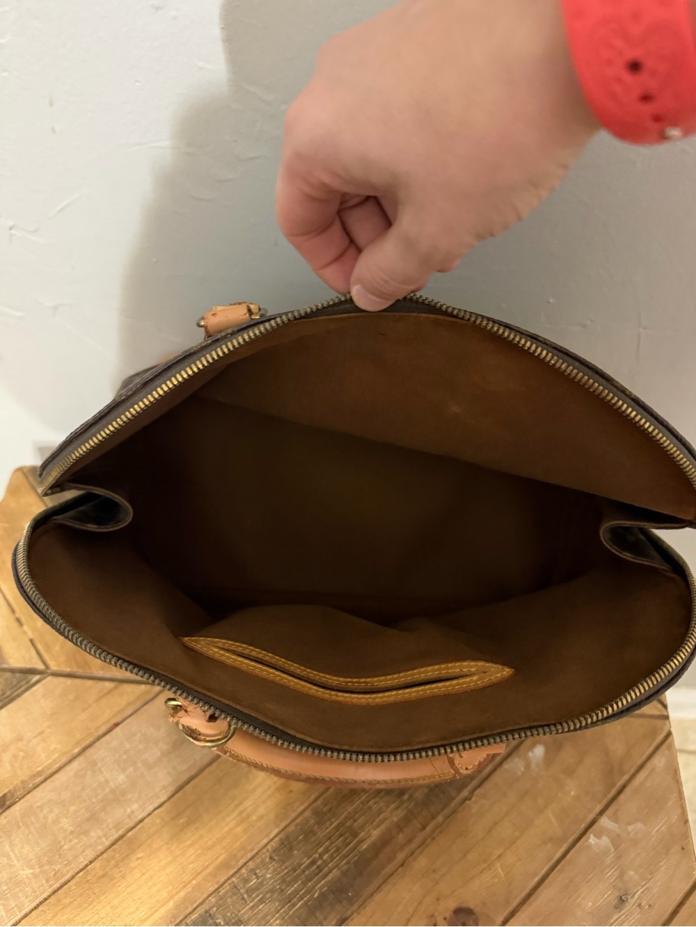 Louis Vuitton Monogram Alma PM - Picture 5 of 11